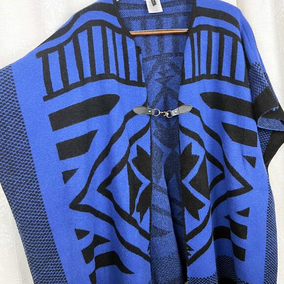 MaxSport tribal Aztec geometric open-front poncho - Picture 3 of 9